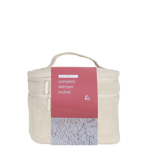 De Extenso complete skincare routine anti-aging set in de originele verpakking met een roze wikkel om de beige beautycase.