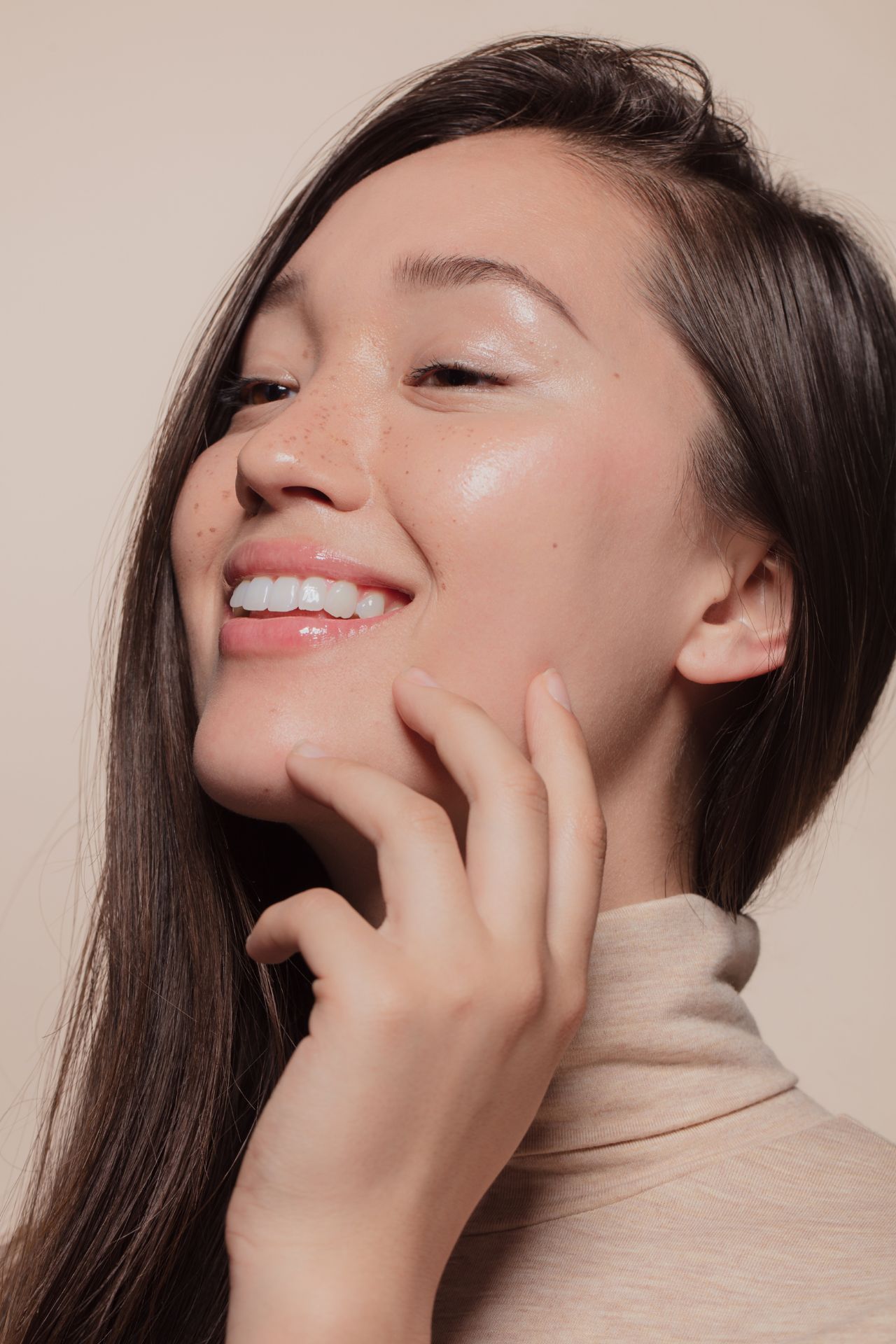Op zoek naar huidadvies bij littekens?? Vrouw met glowy skin