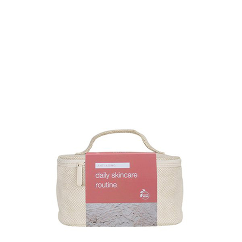 De verpakte Extenso dagelijkse anti-aging huidverzorgingsroutine, getoond in een beige toilettas met een roze/rood label.