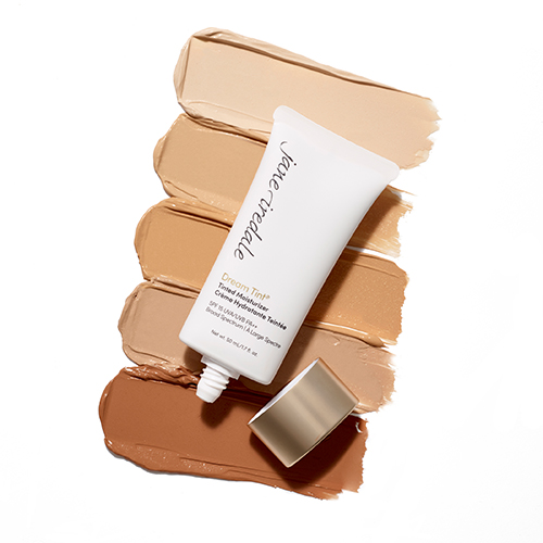 Dream Tinted Moisturizer sfeerbeeld van Jane Iredale met kleurstrepen over een witte achtergrond