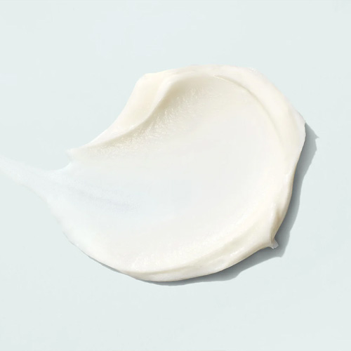 Detail van de wolkachtige, zachte crème-textuur van de BIOME+ Smoothing Cloud Crème op een neutrale achtergrond.