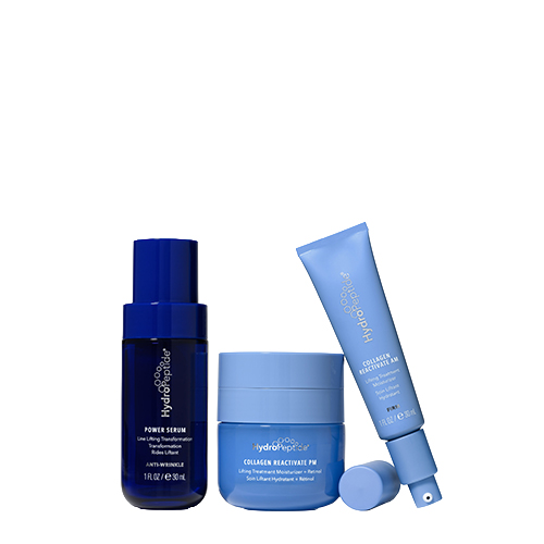 Drie blauwe HydroPeptide flacons en potjes uit de firming essentials lijn tegen een witte achtergrond