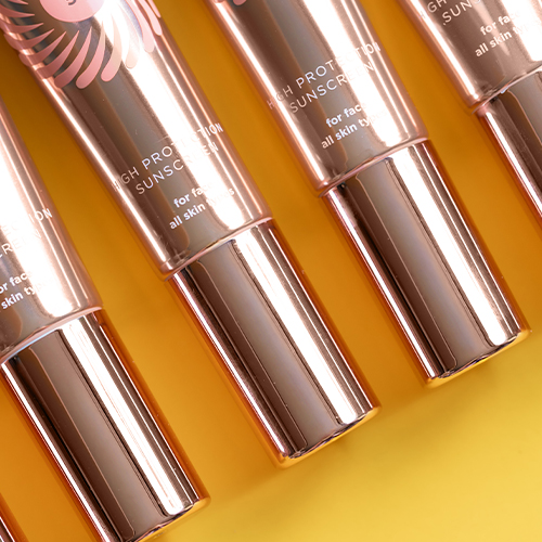 Licht-aanvoelende-minerale-zonnebrandcrème-met-brede-UVA-UVB-bescherming-en-natuurlijke-tint