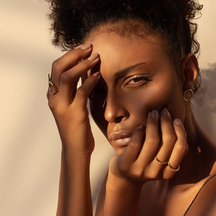 Natuurlijk dekkende formule met een zachte satijnen finish Cenzaa-Satin-Elegance-Compact-Cream-SPF30-No1-Honey