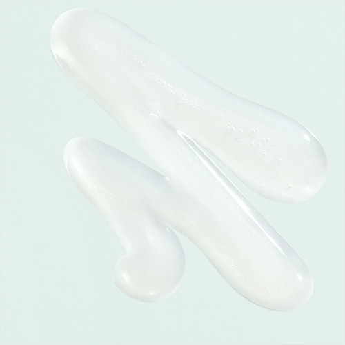 Gedetailleerde close-up van de waterbestendige, transparante gel-textuur van de IMAGE Skincare PREVENTION+ zonnebrand.