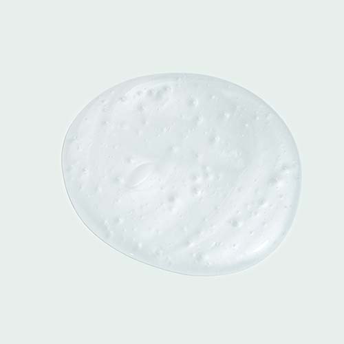 Een dot van de licht schuimende Ageless Facial Cleanser gel