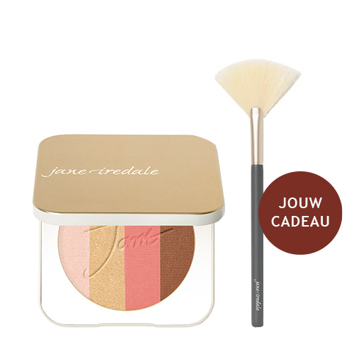 Jane Iredale PureBronze compact in de kleur First Light naast een waaierkwast.