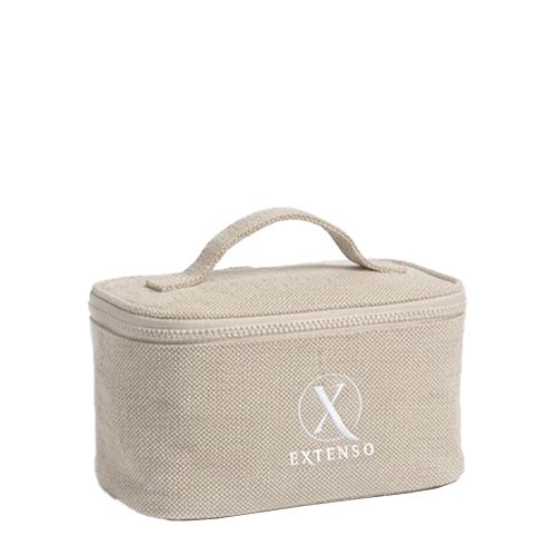 Een compacte, beige geweven beautycase van Extenso met een handvat aan de bovenzijde en het witte Extenso-logo op de voorkant.