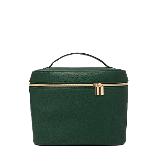 Vooraanzicht van een grote, donkergroene Eave vanity bag van generfd imitatieleer met een goudkleurige rits en handvat aan de bovenzijde.