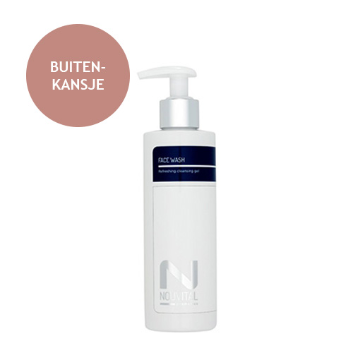 Een witte flacon van Nouvital Face Wash For Men met een handpompje tegen een witte achtergrond, met linksboven een oudroze cirkel waarin 'Buitenkansje' staat.