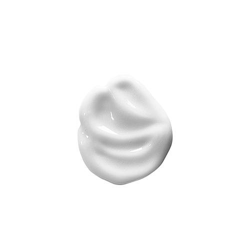 Een rijke klodder van de witte, romige textuur van het Natura Bissé Diamond Extreme Mask op een witte achtergrond.