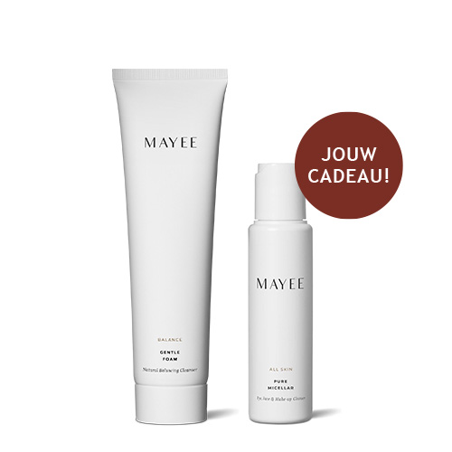 Witte tube van MAYEE Gentle Foam gecombineerd met een kleine flacon van MAYEE Pure Micellar inclusief een bruine sticker met de tekst Jouw cadeau