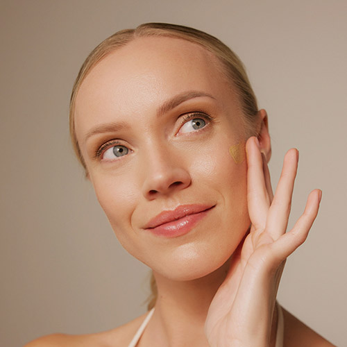 IK-Skin-Perfection-Natural-Beauty+-BB-Cream-SPF20-30ml-model-2