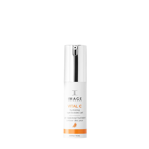 Een witte flacon van IMAGE Skincare VITAL C Hydrating Eye Recovery Gel met een zilveren dop en oranje accenten op een witte achtergrond.