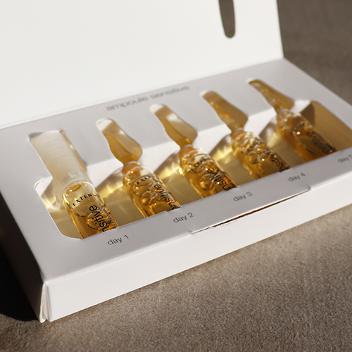 Close-up van de verpakking en inhoud van Extenso Ampoule Sensitive.