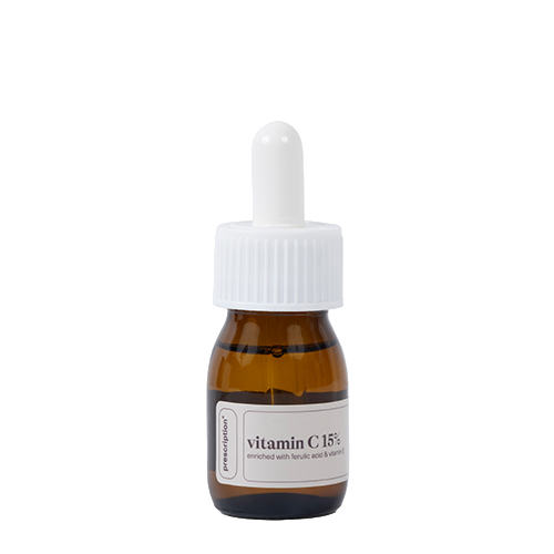 Prescription vitamin C 15 procent serum flesje van 25ml met witte druppelpipet tegen een witte achtergrond