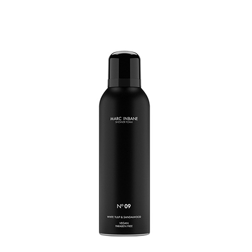 Een productafbeelding van een staande zwarte flacon Marc Inbane Shower Foam Numero 9 van 150ml tegen een witte achtergrond