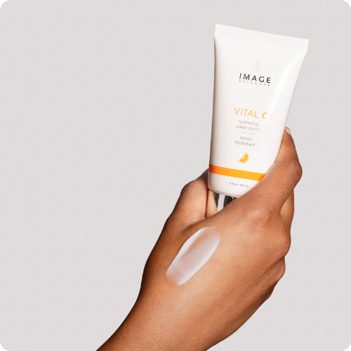 Hydrating-Water-Burst-59ml-textuur-hand-product