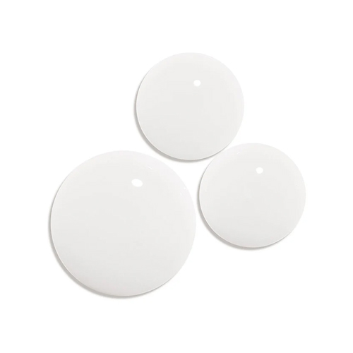 Textuurdruppels van de Murad acne behandeling getoond op een witte achtergrond