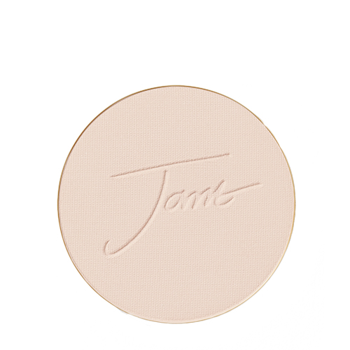 Een ronde vervangbare poederrefill van Jane Iredale PurePressed Base mineral foundation in de lichte ivoorkleur Ivory met het ingestanste Jane-logo.