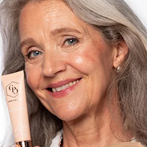 Hydraterende-liquid-foundation-voor-een-frisse-stralende-teint-met-SPF25