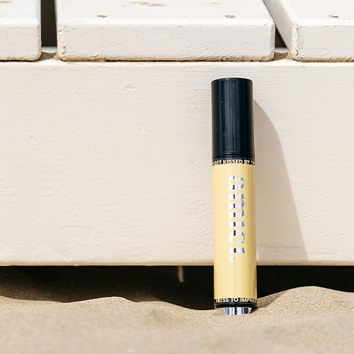 Refillable-Brush-Yummiest-Yellow-zand-product-staand