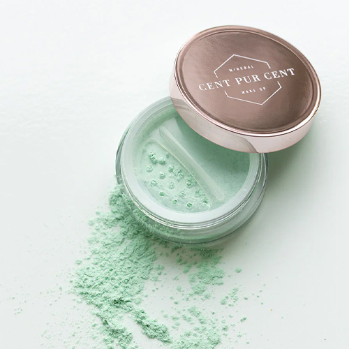 Groen corrigerend poeder voor een egale, stralende teint Groen-corrigerend-poeder-camoufleert-roodheid-en-egaliseert-de-teint