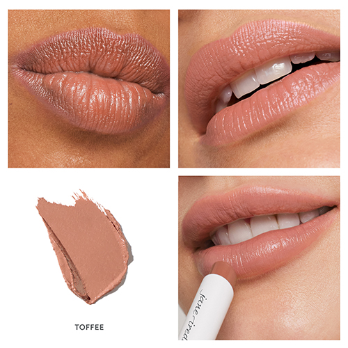 Vierdelige collage met close-ups van de lipstick in de kleur Toffee op verschillende huidtinten, een romige textuurveeg en applicatie op de lippen.