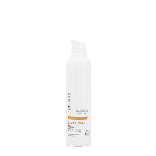 Een witte flacon Extenso Sun Cover Face SPF 50 zonnebrandcrème voorzien van een handige pompdispenser, met productinformatie over UVA/UVB-bescherming.