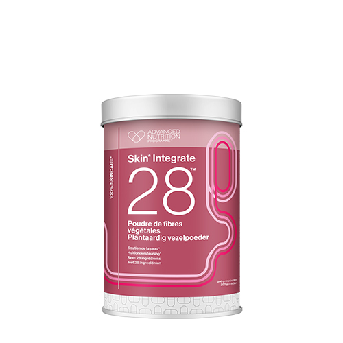 Een productfoto van een roze bus Skin Integrate 28 plantaardig vezelpoeder met een zilveren deksel op een witte achtergrond.