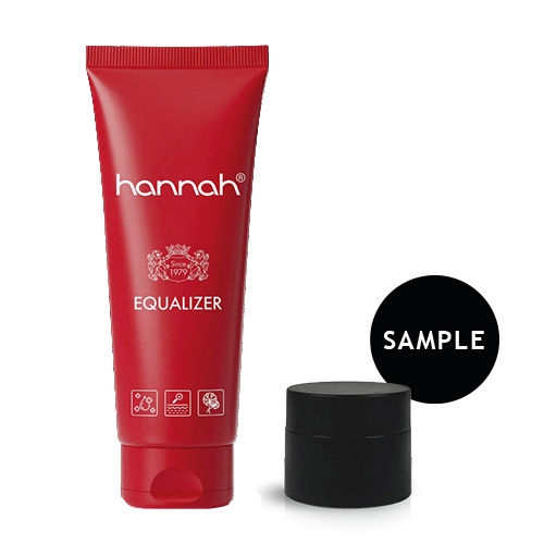 rode tube van hannah met zwart rond sample doosje equalizer op witte achtergrond