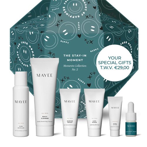 Mayee The Stay In Moment No 2 kerstset met opvallende vignet tekst Your Special Gifts t.w.v. €29,00 en diverse huidverzorgingsproducten
