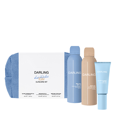 Een blauwe toilettas met drie Darling zonneproducten: Mist-Me SPF 50, After-Sun lotion en Glowy Screen SPF 50+ gezichtszonnebrand.