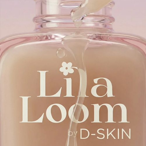 Detailopname van een druppel transparant Lila Loom serum die uit een glazen pipet in de flacon valt.