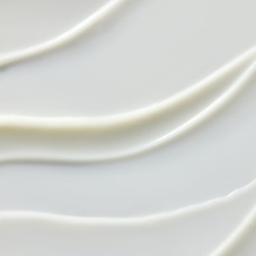 lichte-creme-trekt-snel-in-en-is-ideaal-voor-dagelijks-gebruik-zelfs-onder-make-up