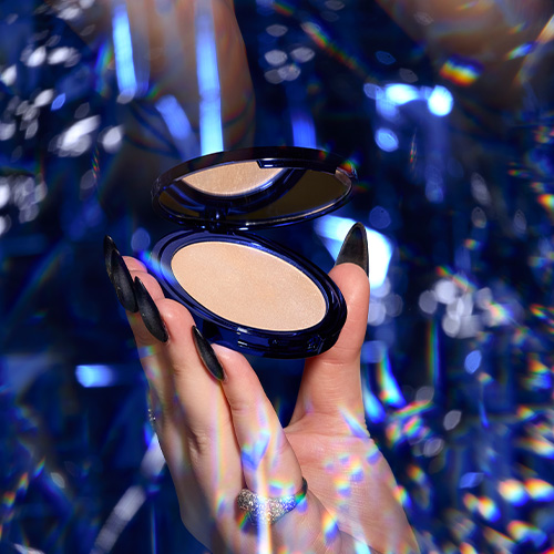 NikkieTutorials Beam Bam Boom Glowification Highlighter lichtgewicht-highlighter-van-nimya-kleur-beige-champagne