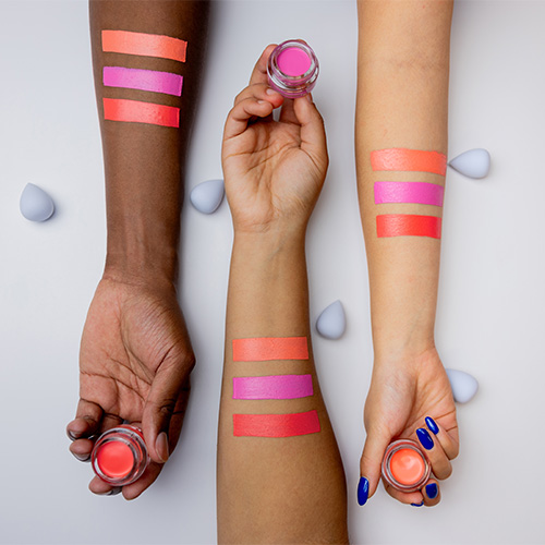 Nimya sfeerbeeld kleuren blush Kleurswatches Nimya Blush op modellen